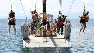 Seuls en mer : le radeau de la discorde S01E08 Ça va faire mal