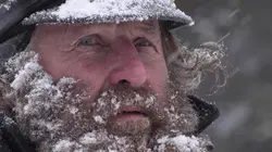 Seuls face à l'Alaska Droit dans le mur