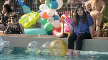 Shrill S01E04 Pool Party