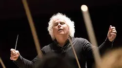 Visuel de Simon Rattle dirige Elgar, Adès, Birtwistle, Knussen, Grime