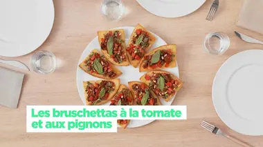 Les bruschettas a la tomate et aux pignons