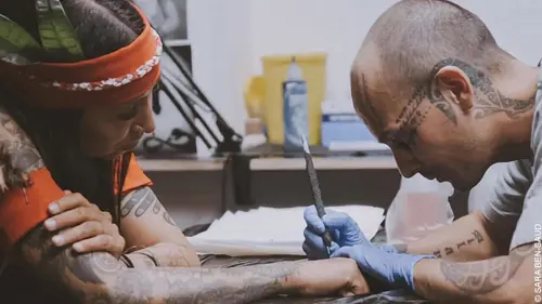 Skindigenous : tatouages et traditions Amsterdam et Tunisie