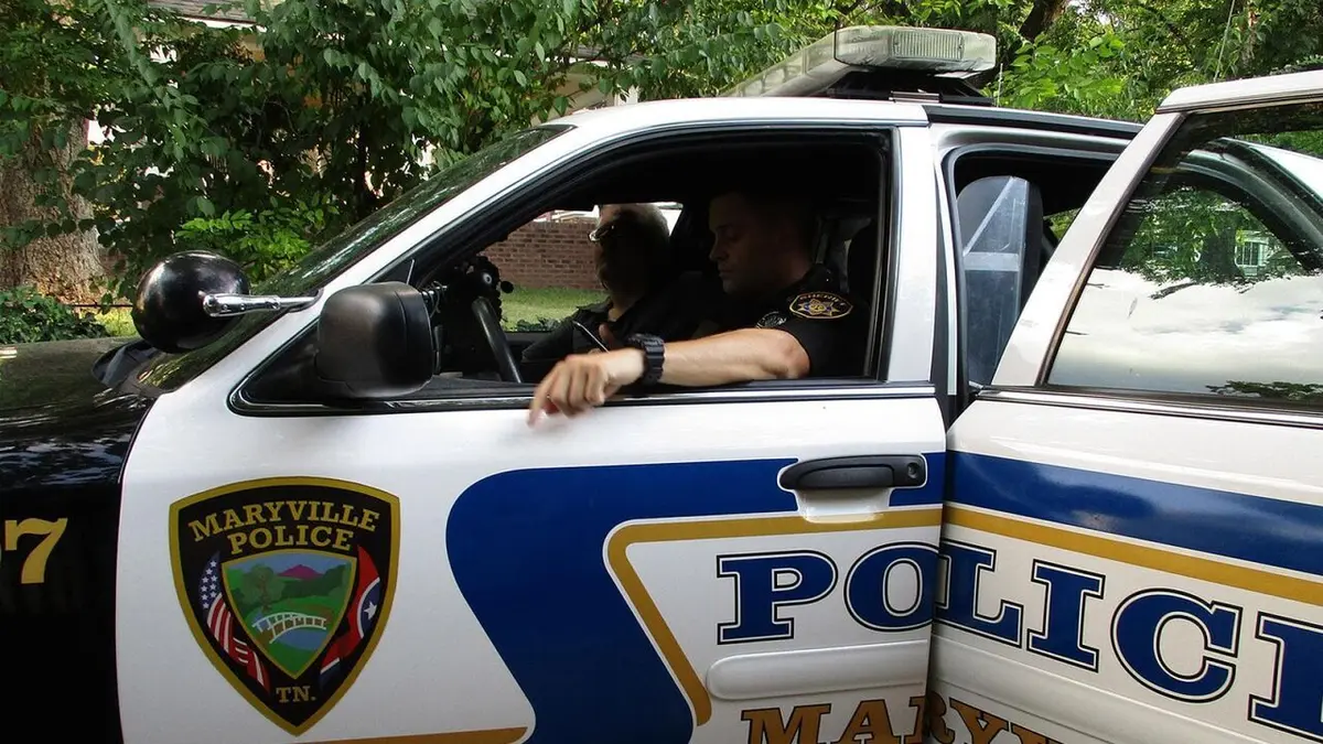 Small Town Murder L'appel du devoir