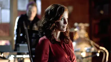 Smallville S08E21 Les mains sales