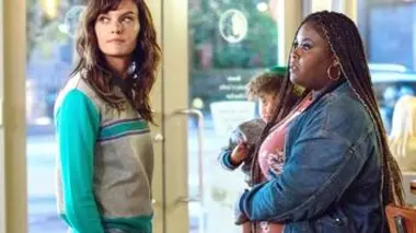 Pop-corn familial et une cannette de vin