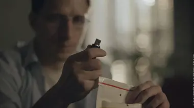 Snowden, lanceur d'alerte ou espion?