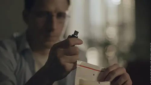 Snowden, lanceur d'alerte ou espion?