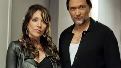 Sons of Anarchy S05E02 Sauver son clan en streaming