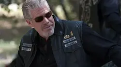 Sons of Anarchy S04E01 Liberté conditionnelle en streaming