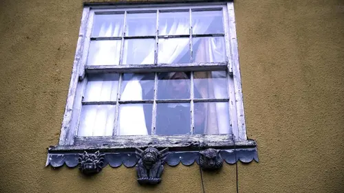 SOS la maison est hantée ! S01E12 La cage