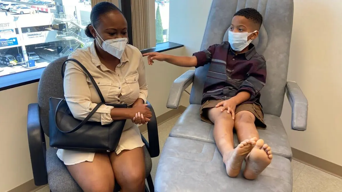 SOS : pieds en détresse Chaque pas, une torture