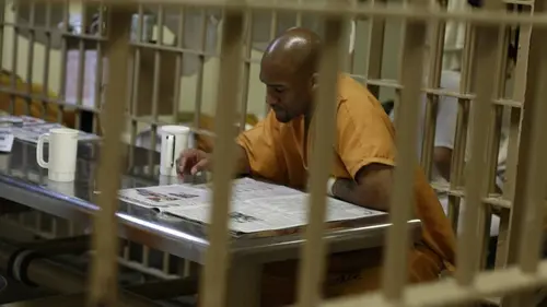 Sous les verrous E05 Rester avec ses semblables