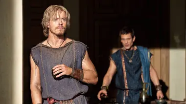 Spartacus S03E02 La guerre des damnés : Des loups à la porte