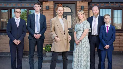 Épisodes de Stacey Dooley Sleeps Over