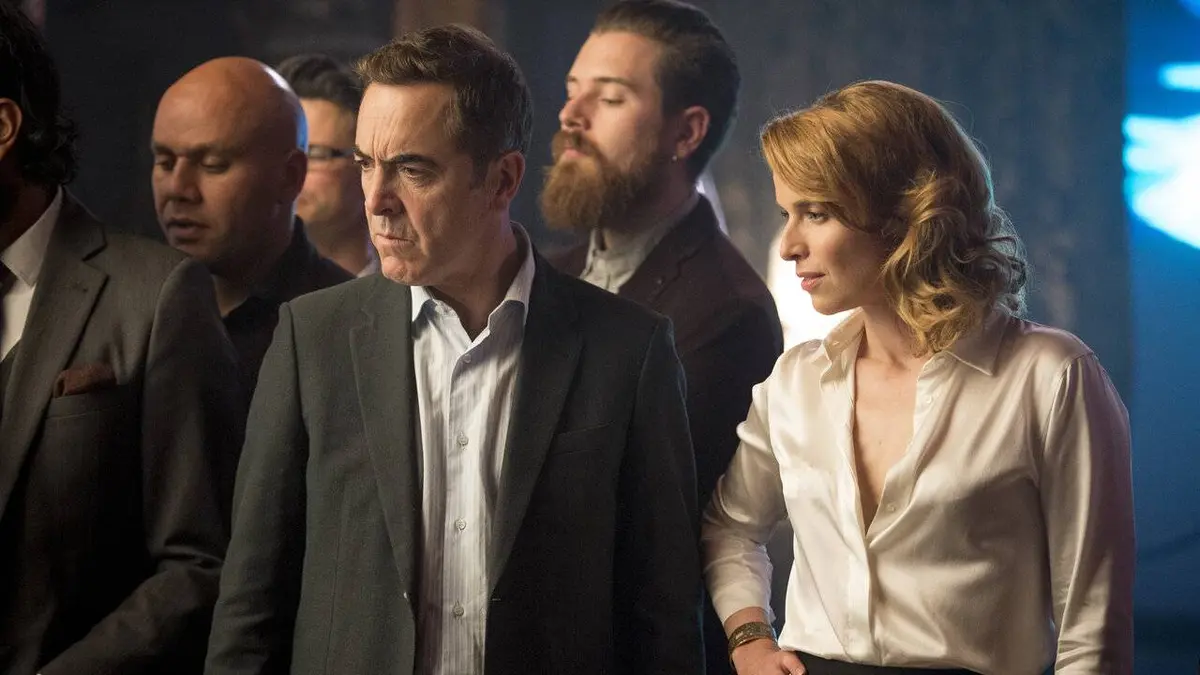 Stan Lee's Lucky Man S02E01 Dame chance