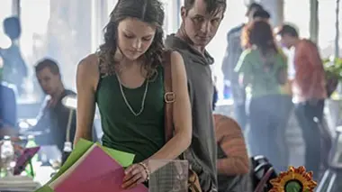 Star-Crossed S01E01 Premier contact