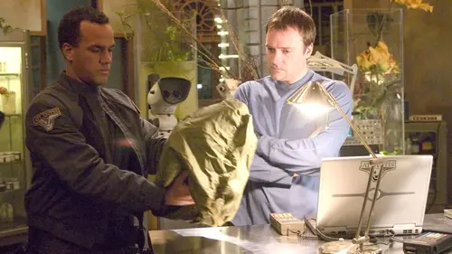 Stargate Atlantis S01E05 Soupçons