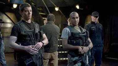 Stargate Universe S02E01 Main mise