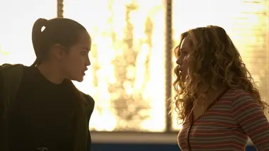 Stargirl S02E01 Cours d'été : Chapitre 1