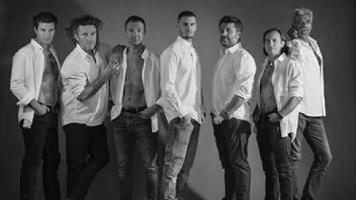 Stars à nu Les hommes se déshabillent pour la bonne cause : épisode 1