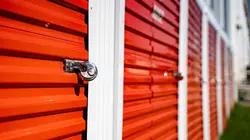 Storage Wars : enchères surprises Laura aux commandes