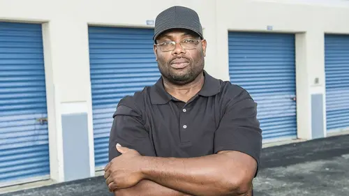 Storage wars : enchères à Miami S01E08 Plongée dans la mousse