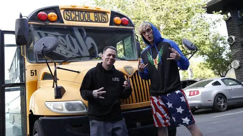 Street Customs S06E01 Bus barré