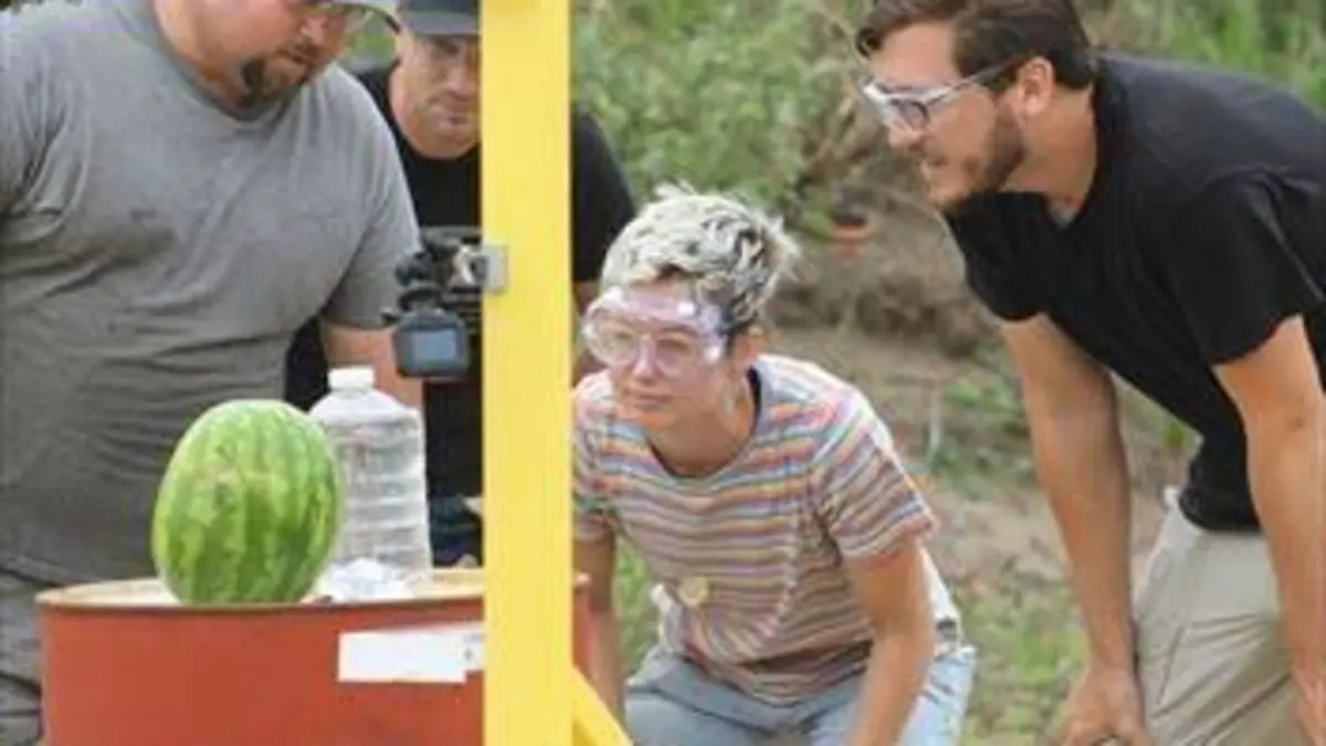 Street Science S02E13 Chaos auto