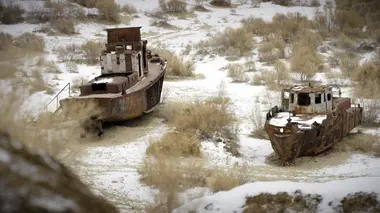 Un cimetière de bateaux dans le désert