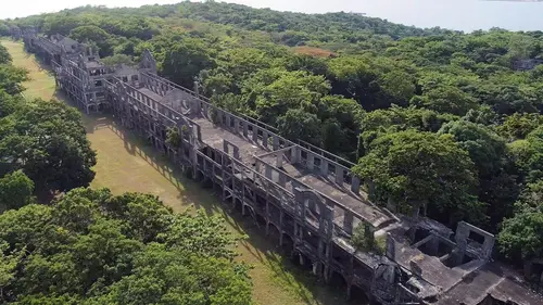 Structures oubliées Le château de Brézé