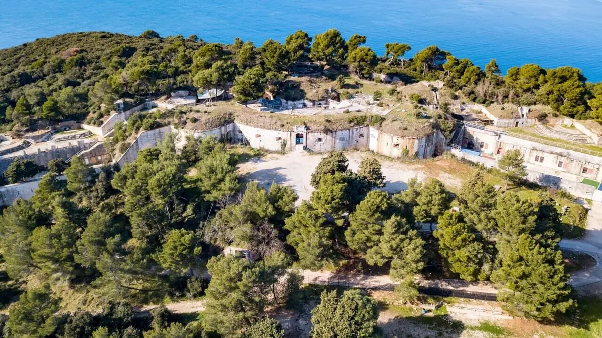 Structures oubliées Le fort Punta Christo de Pula