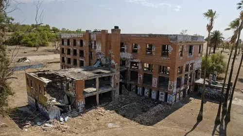 Structures oubliées Un sinistre hôtel californien