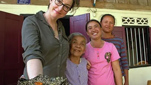 Sue Perkins au fil du Mékong S01E03 Le Laos