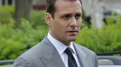 Suits, avocats sur mesure S02E04 Dissimulations en streaming