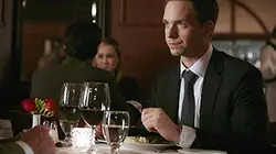 Suits, avocats sur mesure S04E05 Légal et discutable en streaming