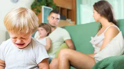 Super Nanny S07E79 Jouets et sucreries à profusion, repas à la demande, je cède tout à mes enfants !