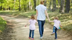 Super Nanny Mes deux filles sont des soeurs ennemies, aidez-moi à les rapprocher