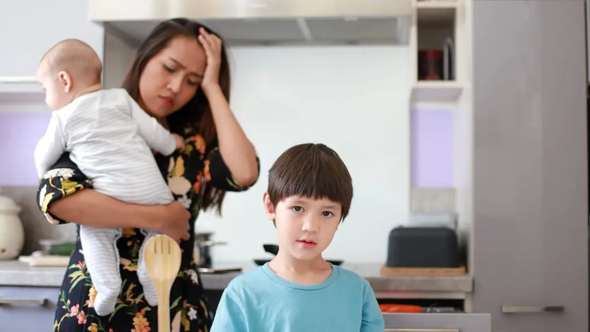 Super Nanny S08E04 Super Nanny vient en aide à une famille qui travaille en horaires décalés