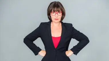 Super Nanny Pour sa 50e famille, Super Nanny accueille un nouveau né.