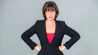 Super Nanny S07E80 Avec 3 générations de filles sous le même toit : aidez-nous à vivre ensemble !