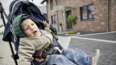 Super Nanny S07E83 Notre fils est devenu le roi de la maison !