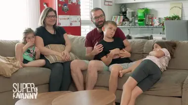 Super Nanny S09E96 Super Nanny en Suisse : pour la première fois, ce sont les enfants qui l'appellent à la rescousse…
