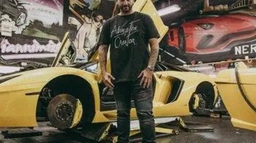 Supercar Customiser : Yianni S02E00 Du jaune pour une hybride