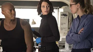 Supergirl S02E12 L'ADN des Luthor