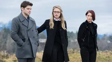 Supergirl S03E14 Schott Through the Heart