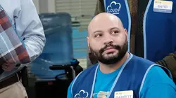 Superstore S04E11 Le défi Pas
