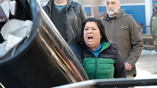 Superstore S04E11 Le défi Pas
