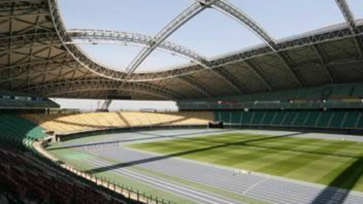 Big, Bigger, Biggest S02E09 Le stade d'Oita / Dômes