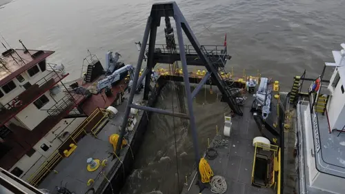 Superstructures SOS Péniche sur le Mississippi