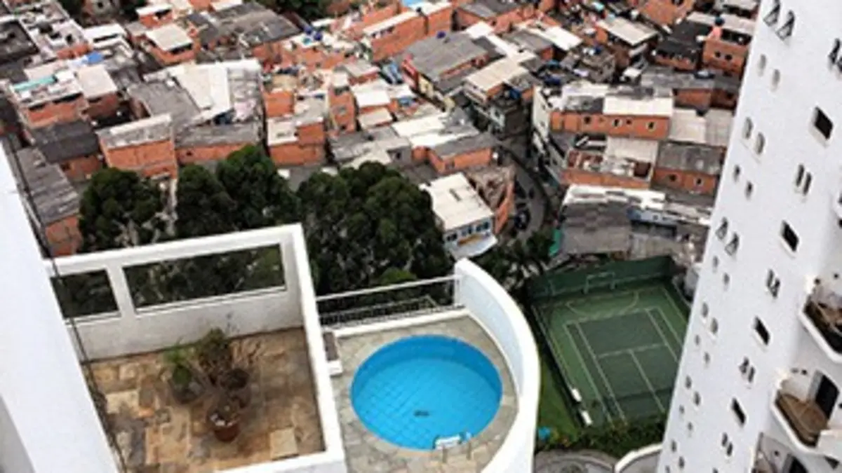 Sur les toits de Sao Paulo E01